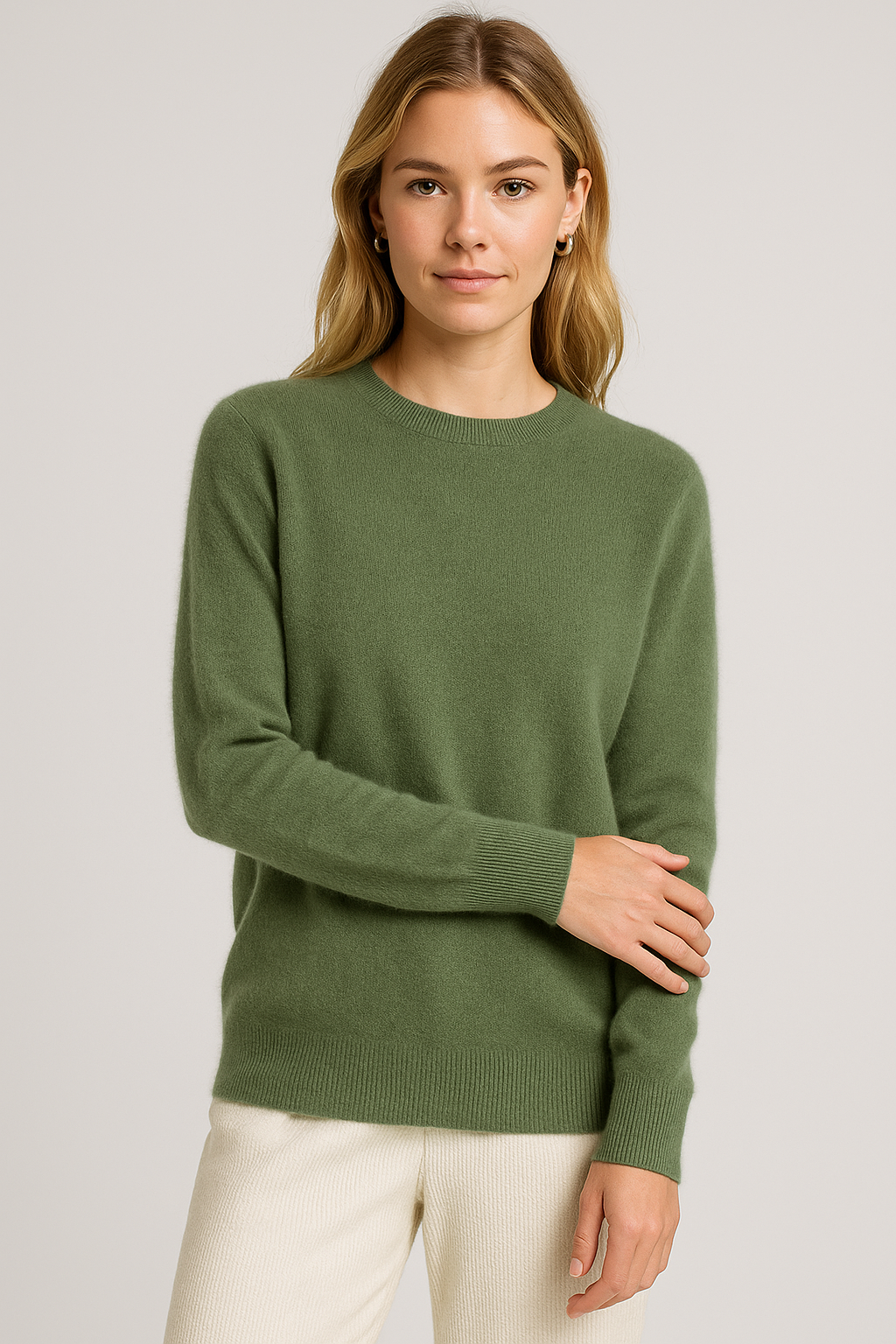 Women's Cashmere Sweater with Crew Neck Loose Fit and Ribbed Hems