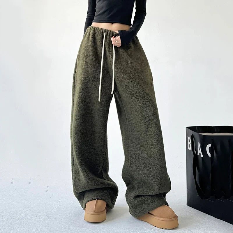 Women's Oversized Fleece Sweatpants with Drawstring Waist and Back Pockets