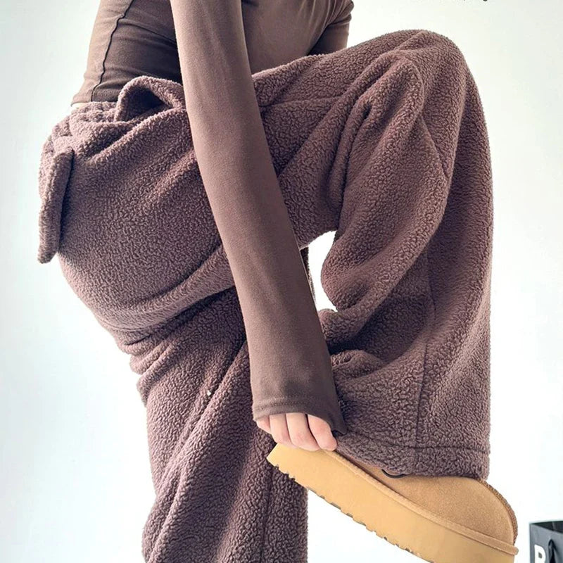 Women's Oversized Fleece Sweatpants with Drawstring Waist and Back Pockets
