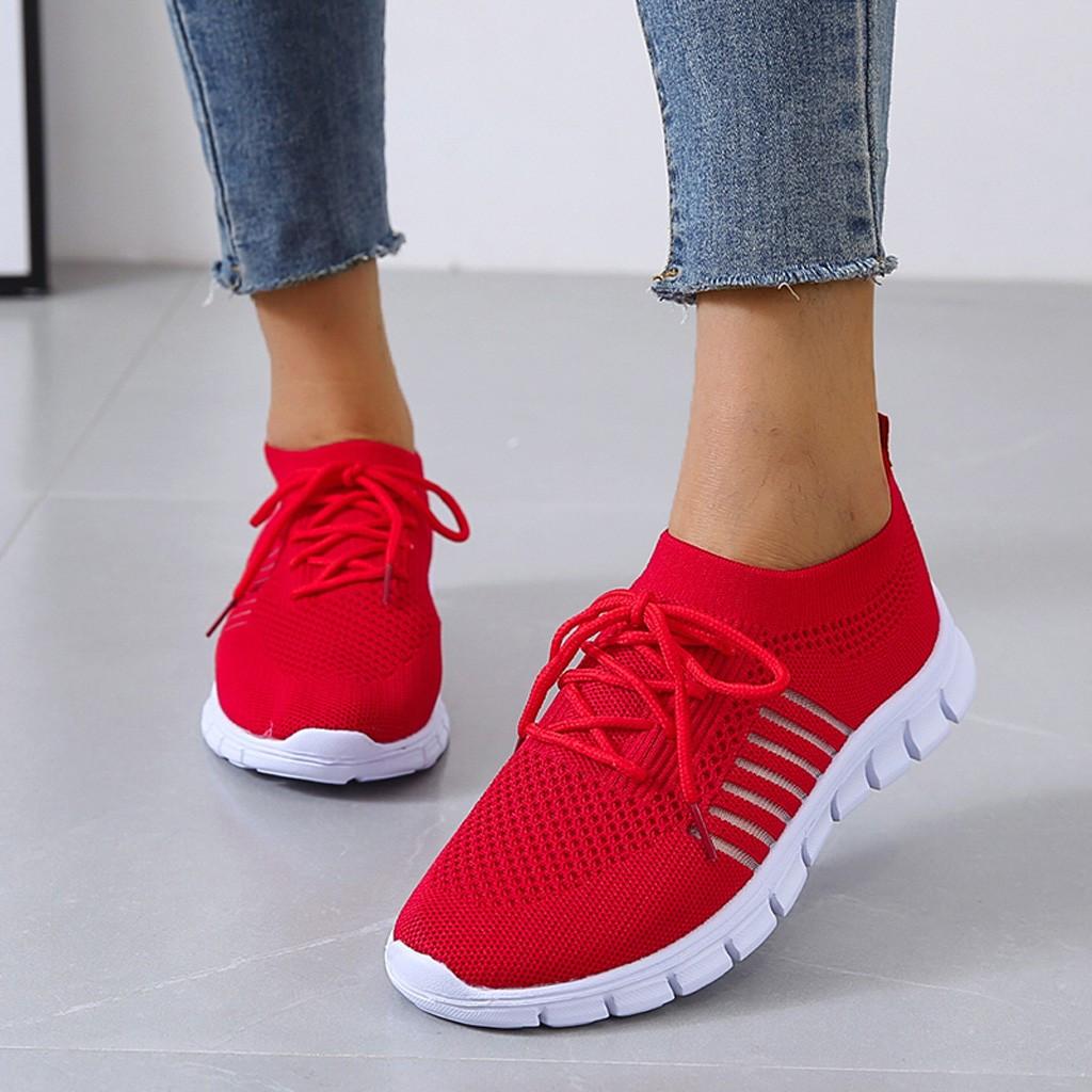 Damesko til gåture med åndbar mesh-overdel og slip-on-design