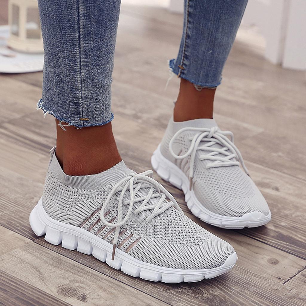 Damesko til gåture med åndbar mesh-overdel og slip-on-design