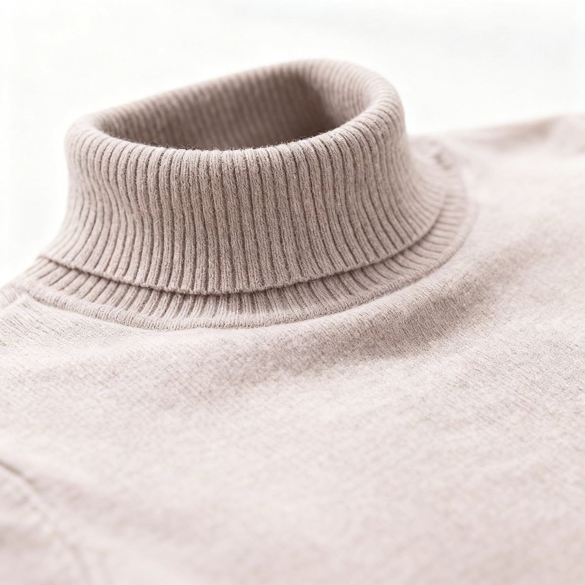 Men's Fine Knit Turtleneck Sweater with Slim Fit High Collar and Long Sleeves