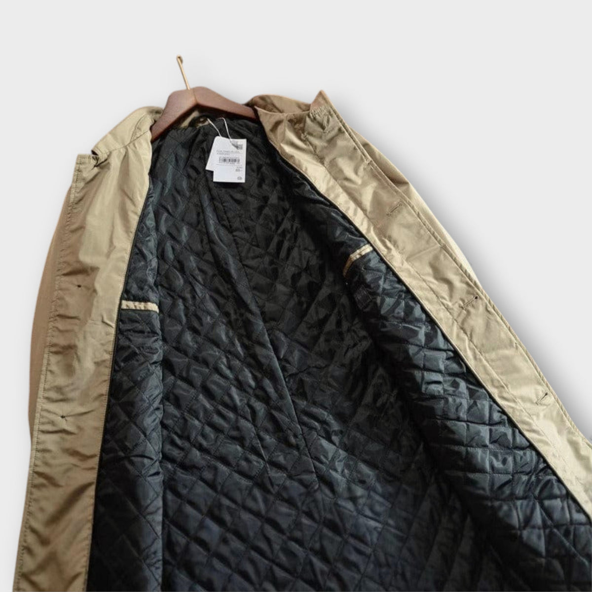 Men's Weather Resistant Coat with Quilted Lining Fitted Cut and Pockets