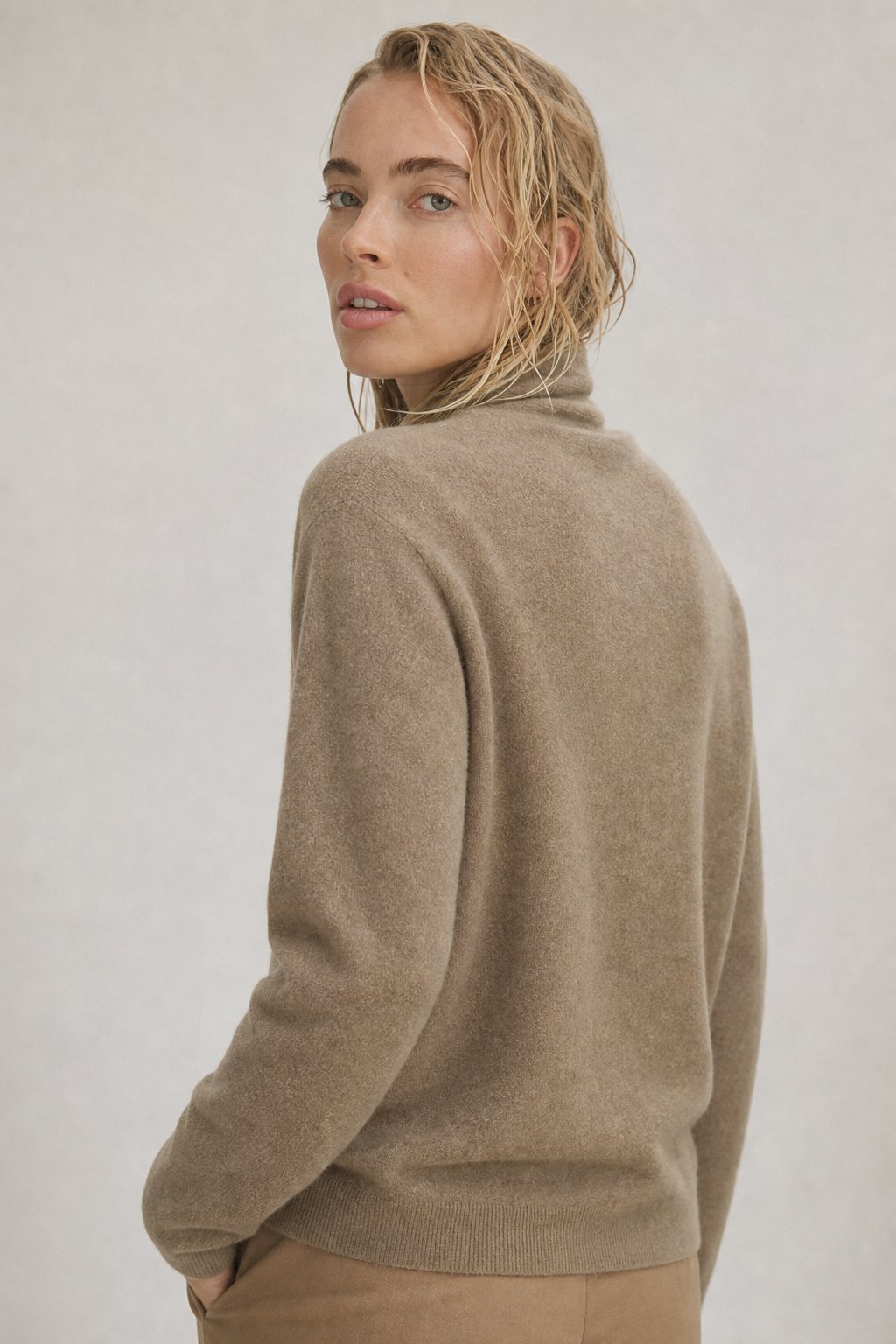 Women's V-Neck Cashmere Knit Sweater with Long Sleeves for Layering